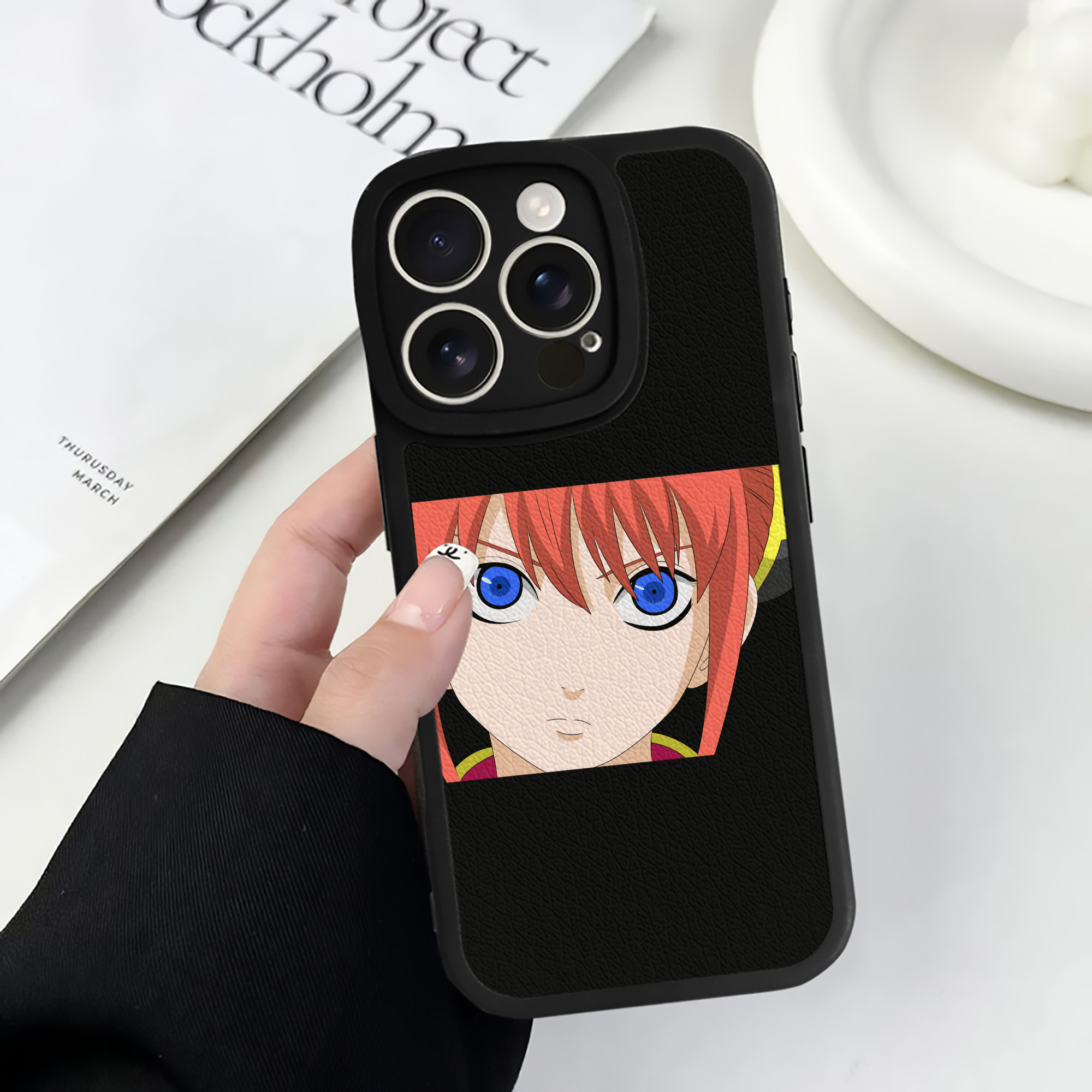 （画像用） ぎんたま 坂田銀時（さかたぎんとき） 神楽 志村新八（しむら しんぱち） GINTAMA Sakata Gintoki Kagura Shimura Shinpachi 【iPhone 16シリーズ対応】シリコンスマホケース（レザー調） 材質：シリコン